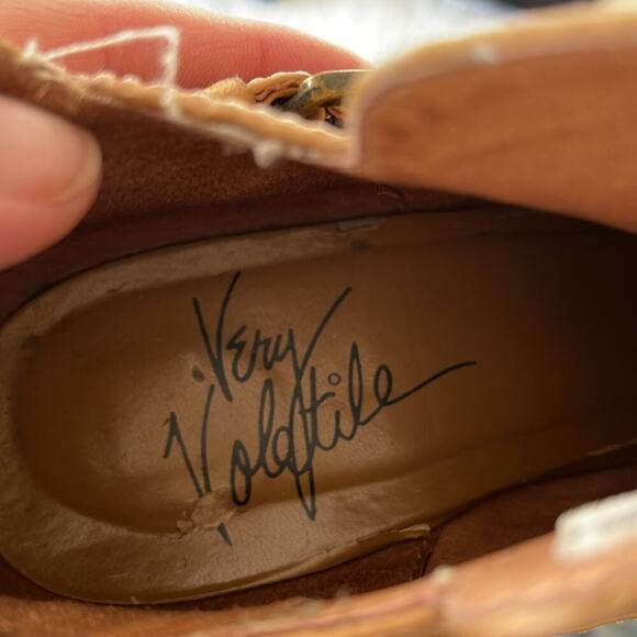 Very Volatile Tan Leather Heeled Ankle Boots w/Buckle 3" Size 8.5 - Picture 8 of 8